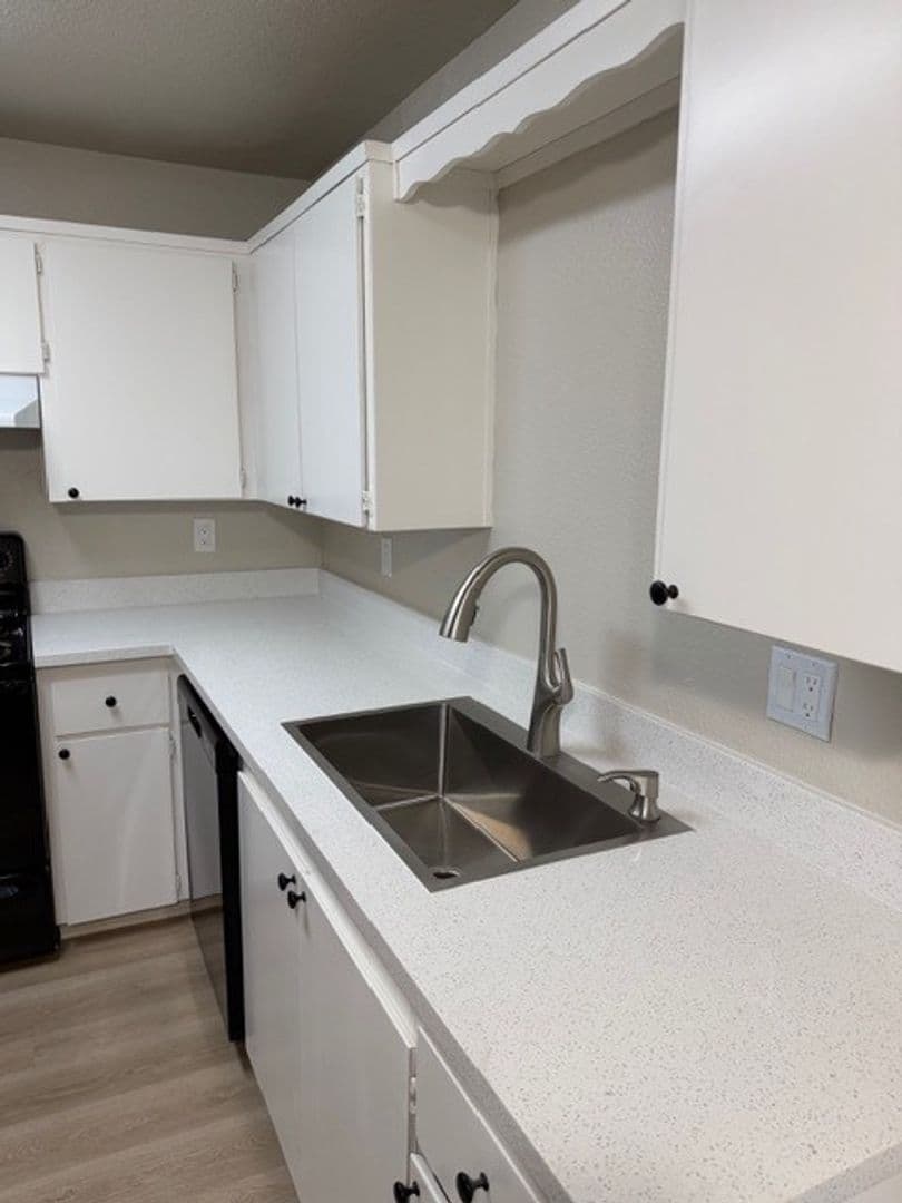 Turlock Apartment: 1100 Pedras Road