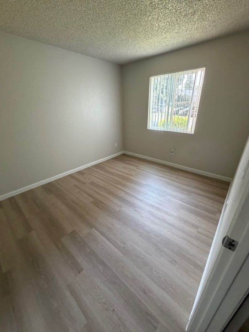 Turlock Apartment: 1100 Pedras Road
