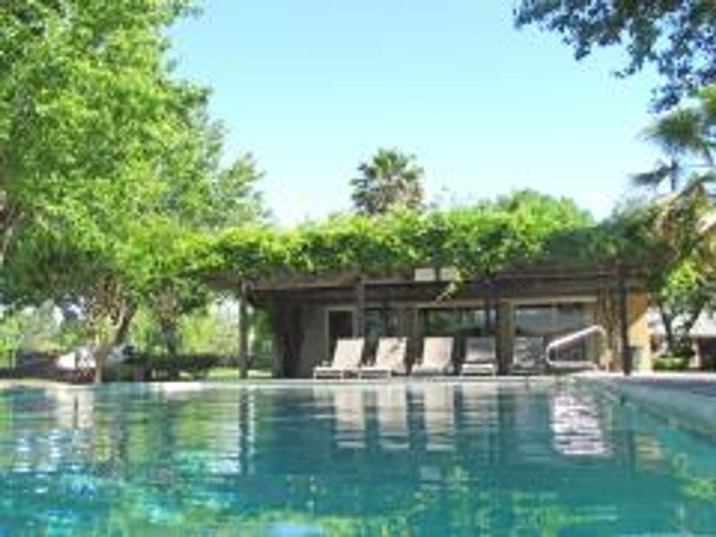 Davis Apartment: 1175 Lake Blvd