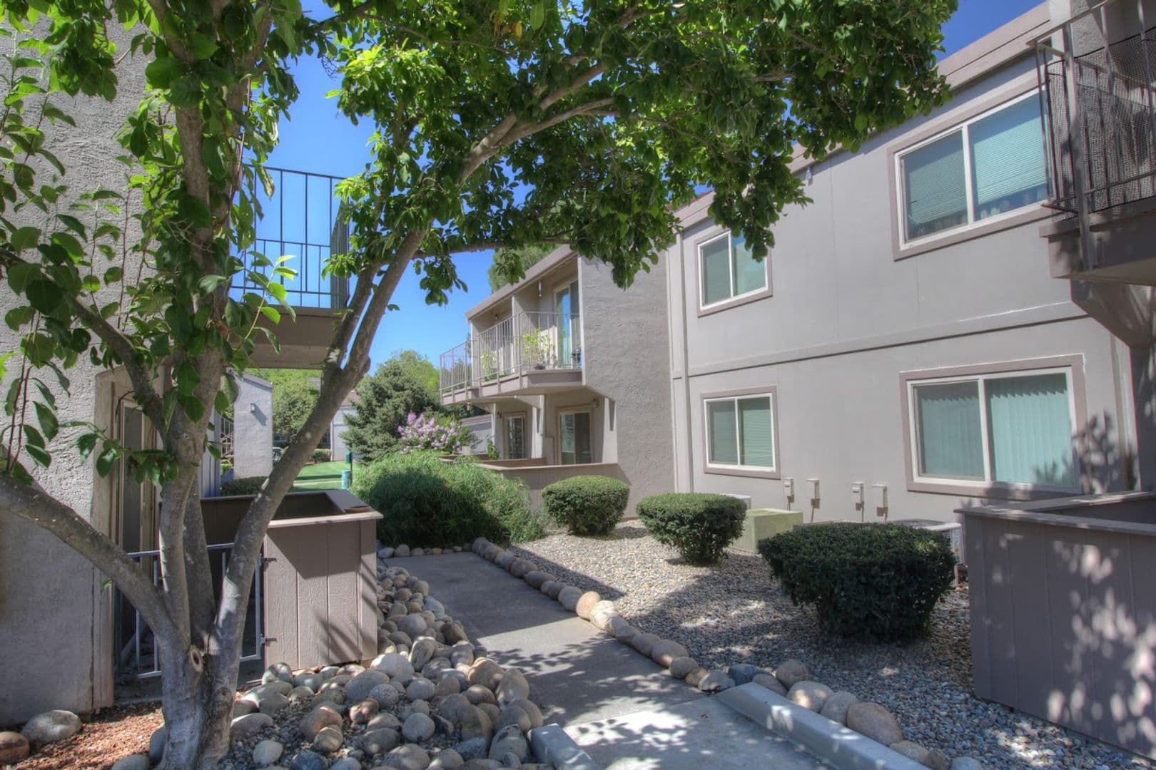 Davis Apartment: 2950 Portage Bay West