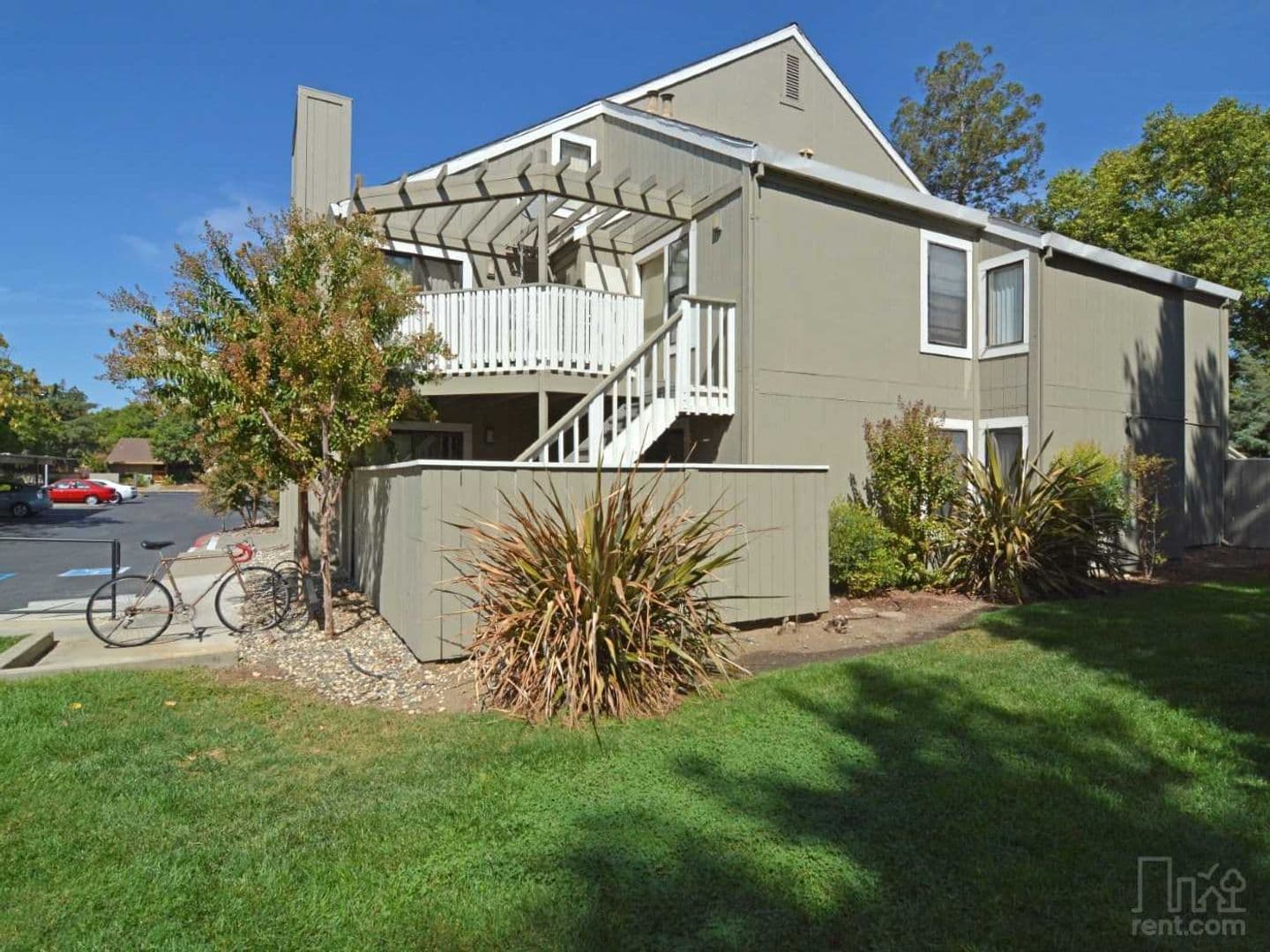 Davis Apartment: 1420 Lake Blvd