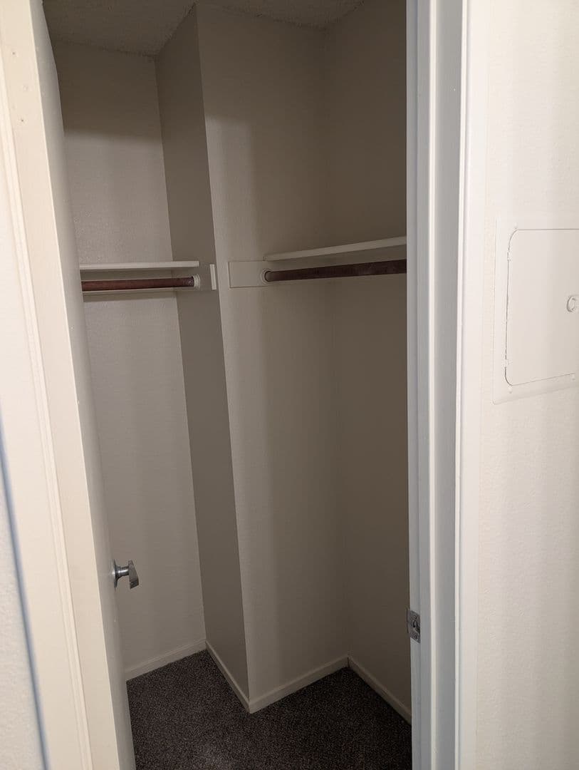 Davis Apartment: 1420 Lake Blvd