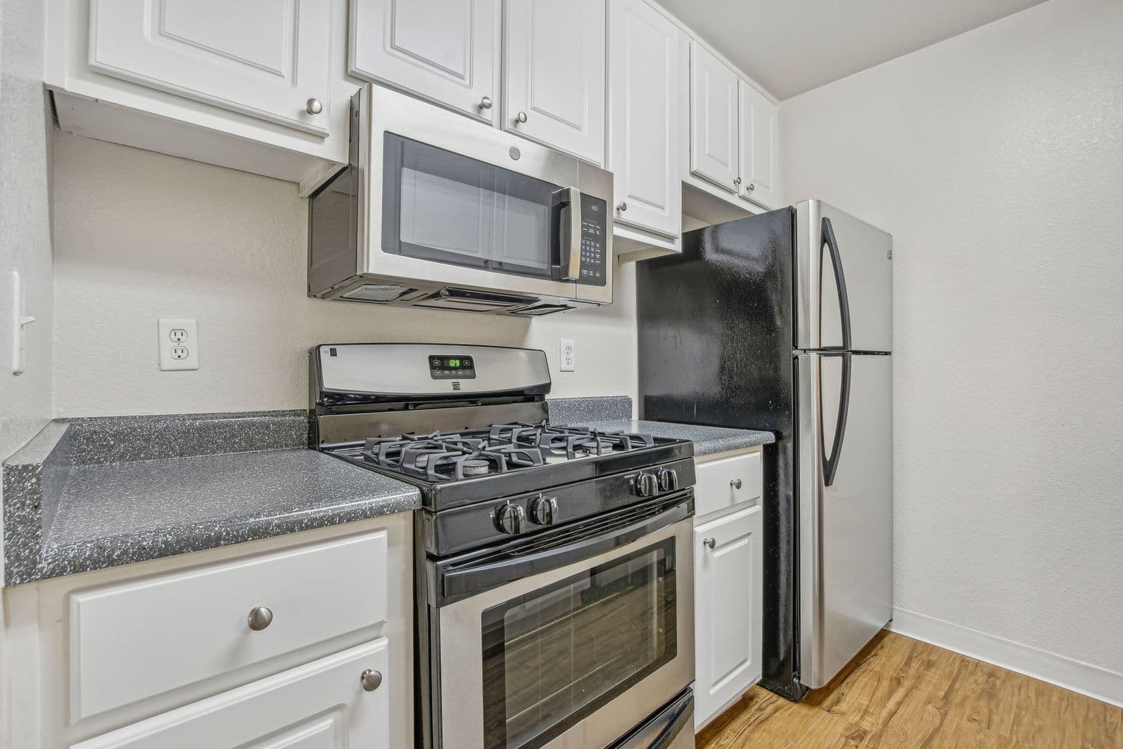 Sacramento Apartment: 2763 River Plaza Drive
