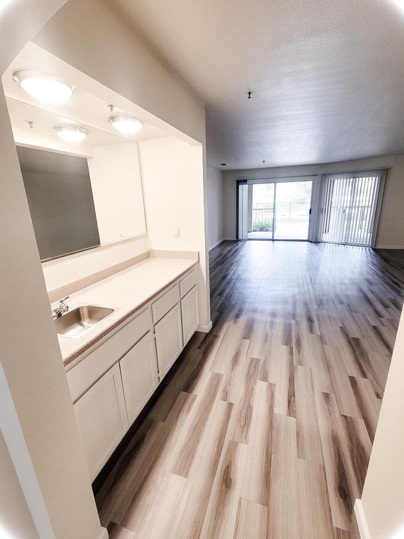 Davis Apartment: 1175 Lake Blvd