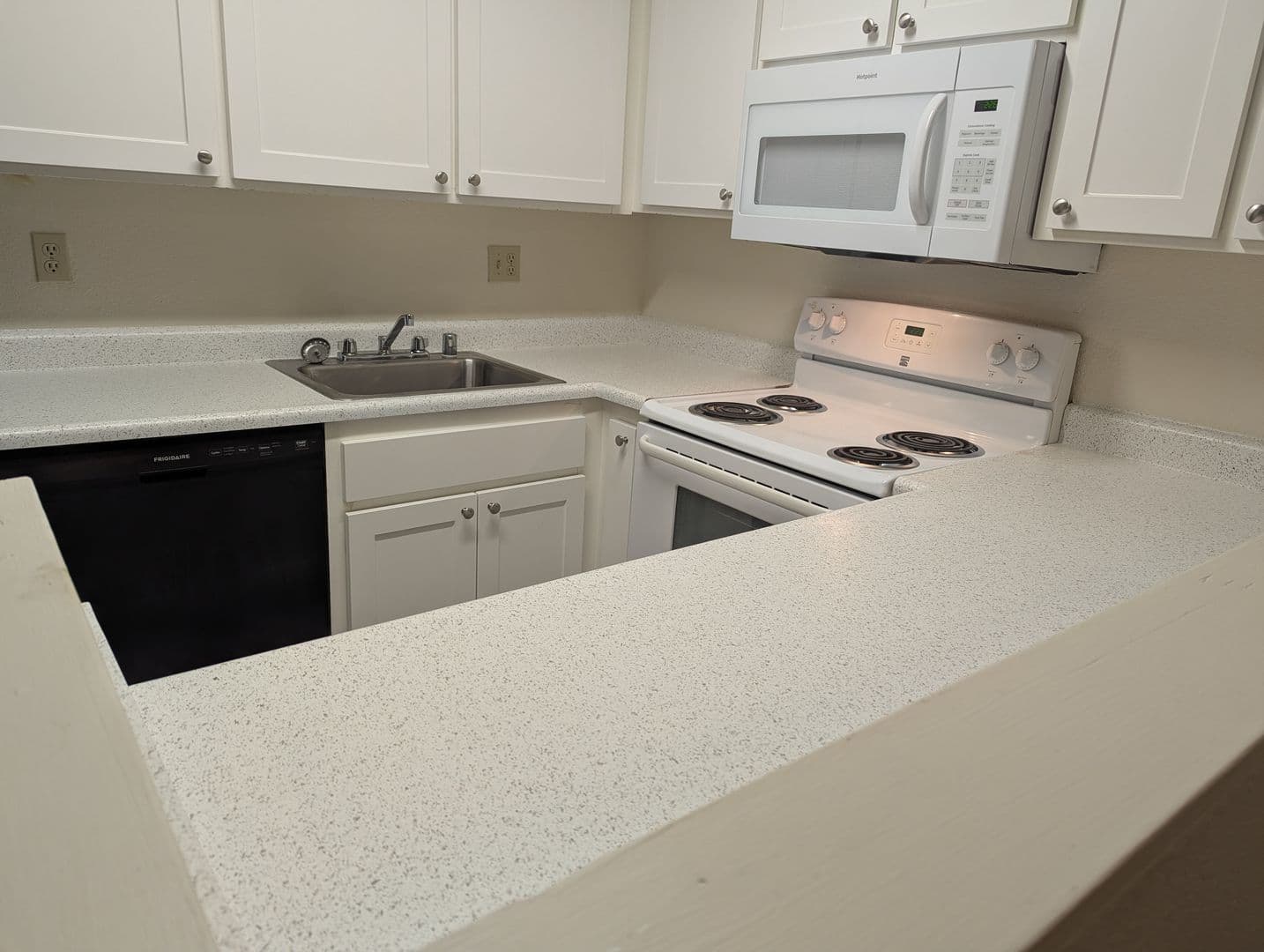 Davis Apartment: 1420 Lake Blvd