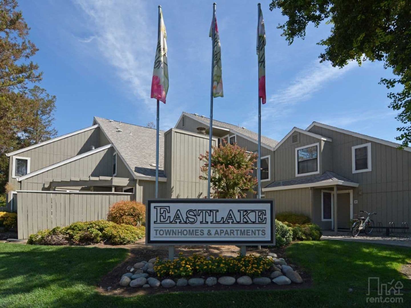 Davis Apartment: 1420 Lake Blvd