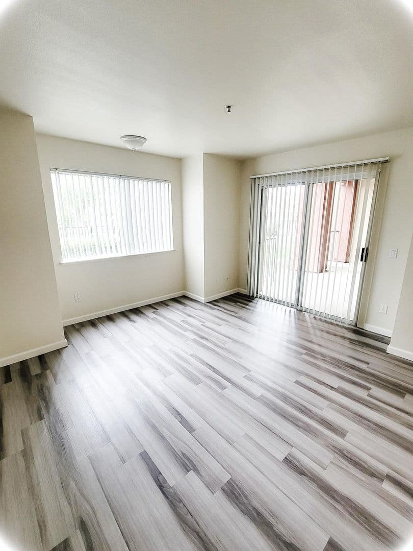 Davis Apartment: 1175 Lake Blvd