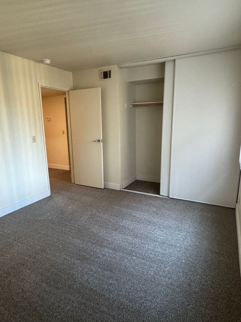 Davis Apartment: 2950 Portage Bay West