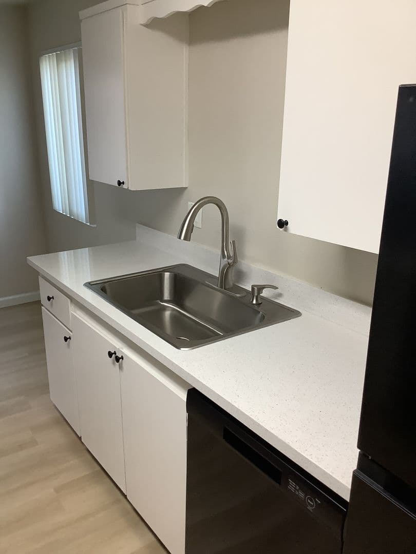 Turlock Apartment: 1100 Pedras Road