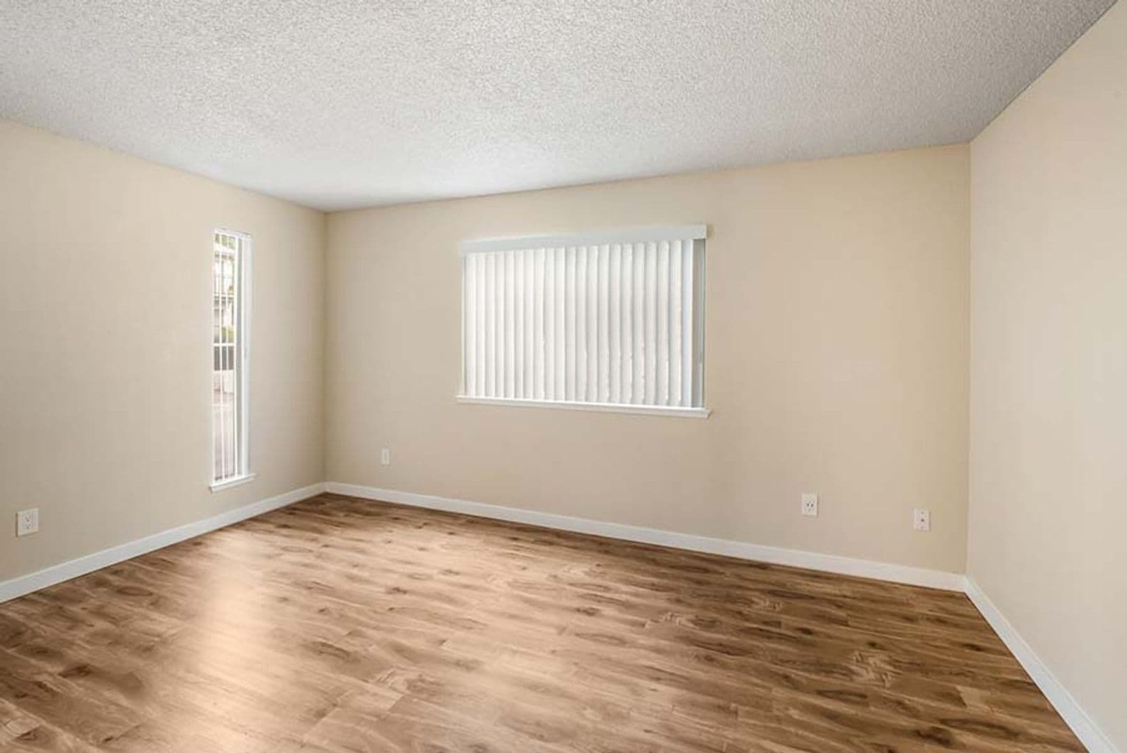 Roseville Apartment: 333 Cirby Way