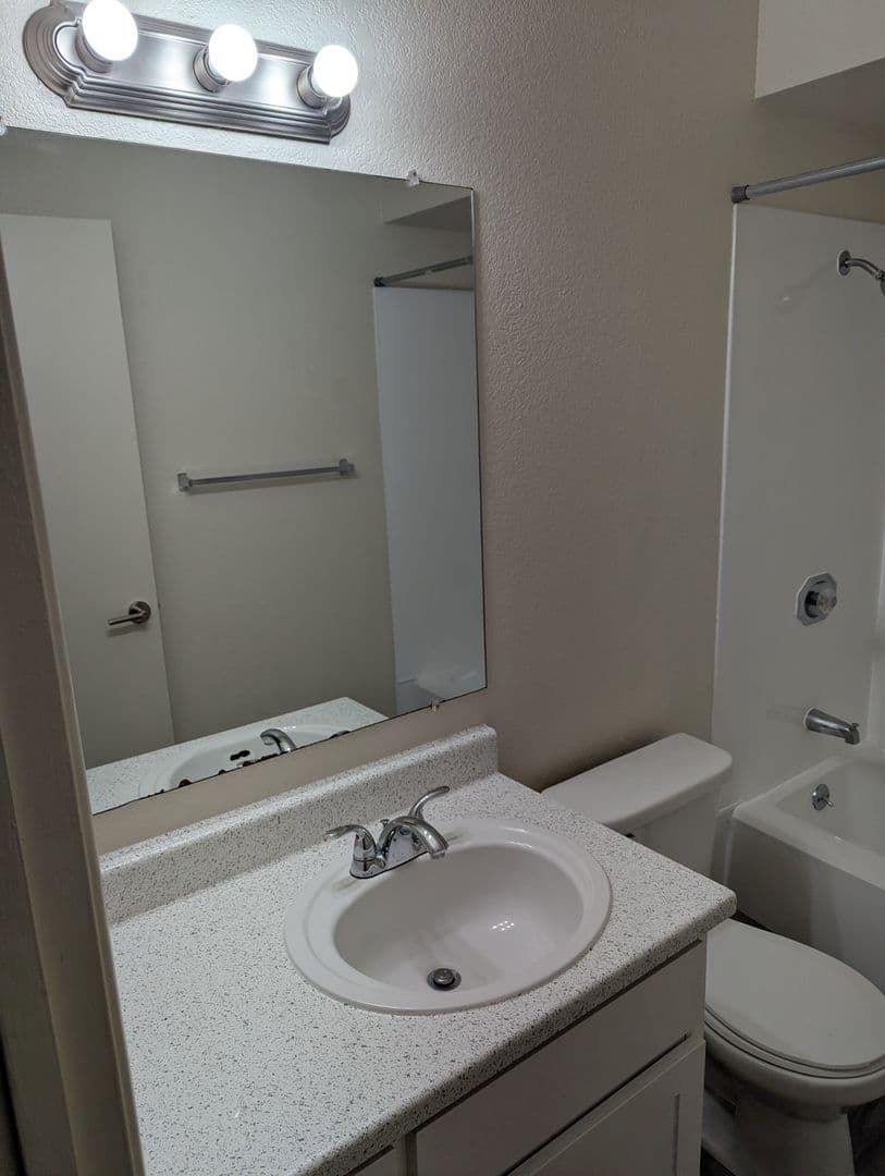 Davis Apartment: 1420 Lake Blvd