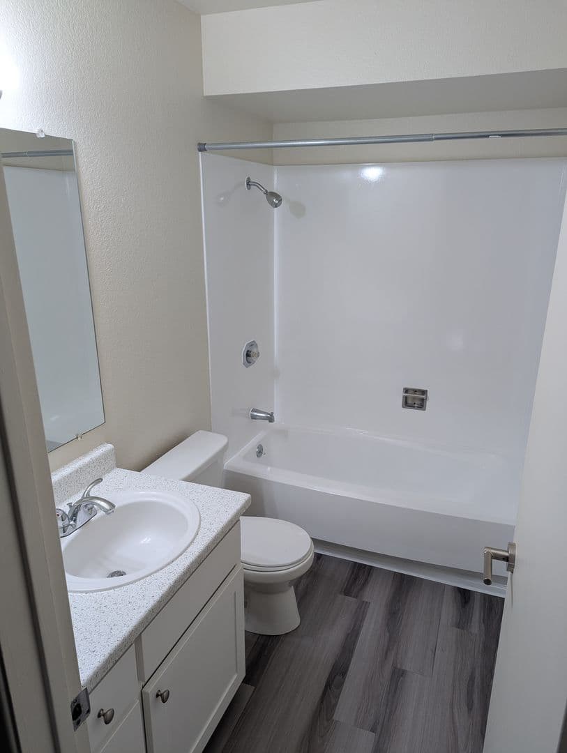 Davis Apartment: 1420 Lake Blvd