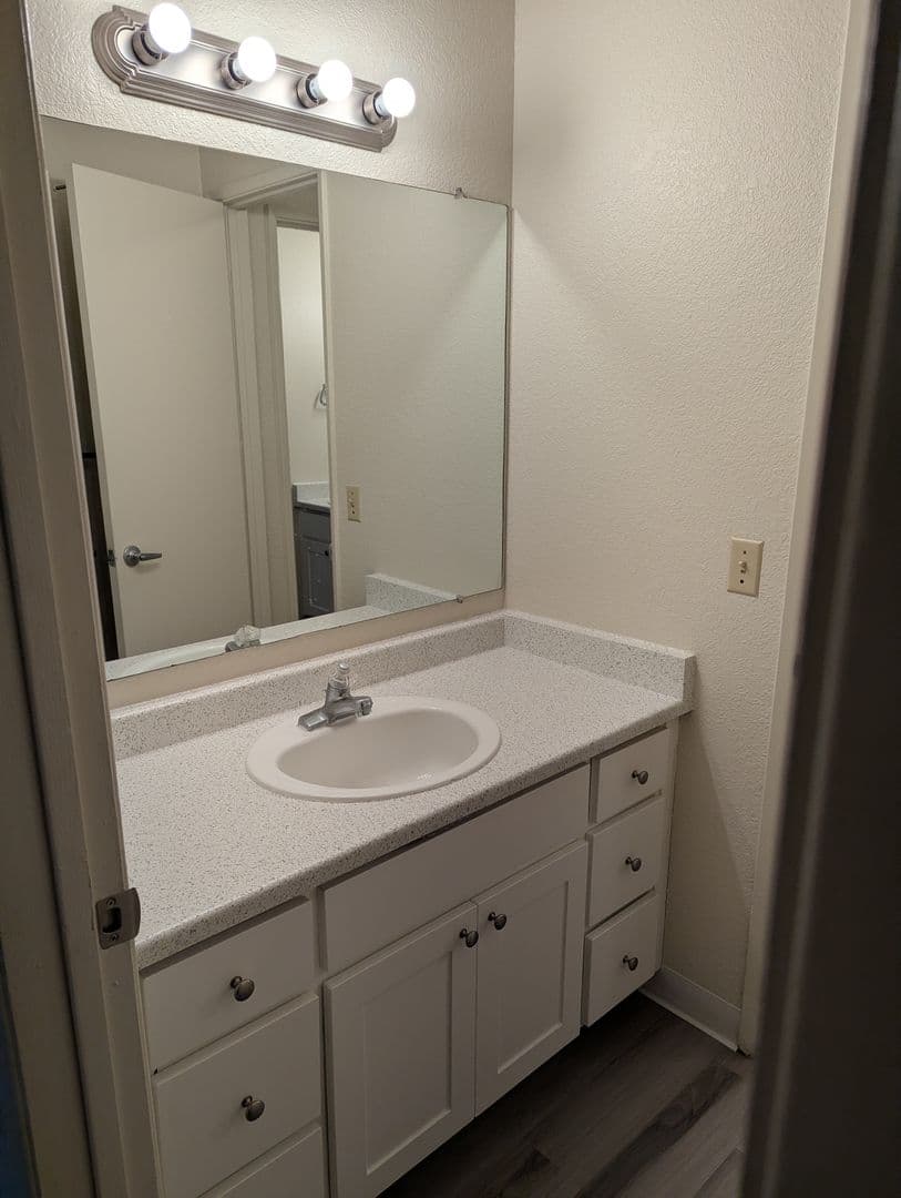 Davis Apartment: 1420 Lake Blvd