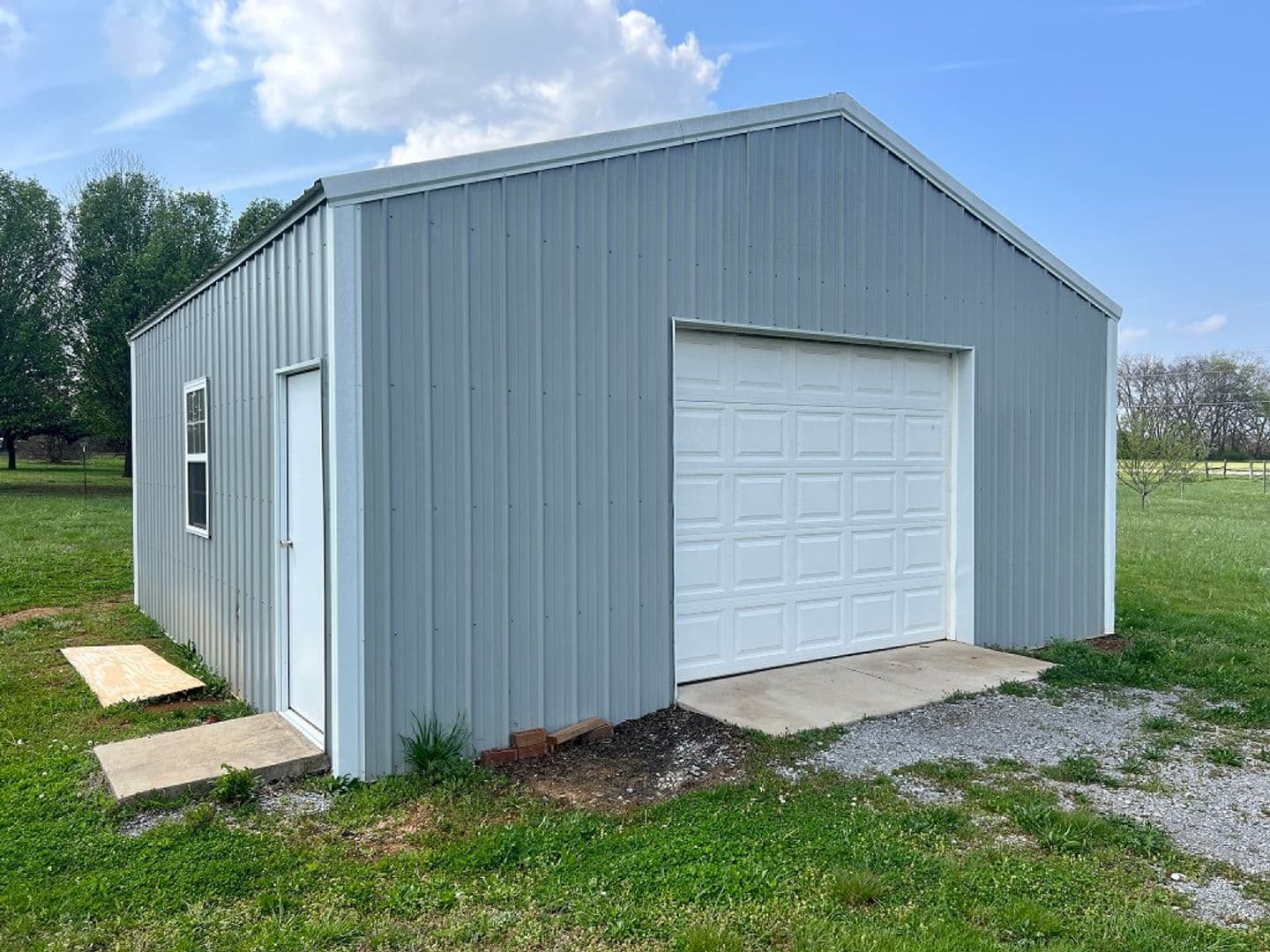 Shelbyville House: 1625 Hwy 64 W