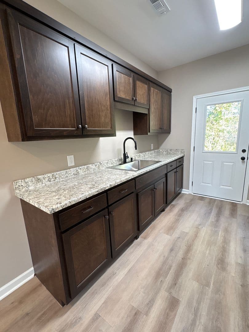 Manchester Apartment: 1109 S Spring St.