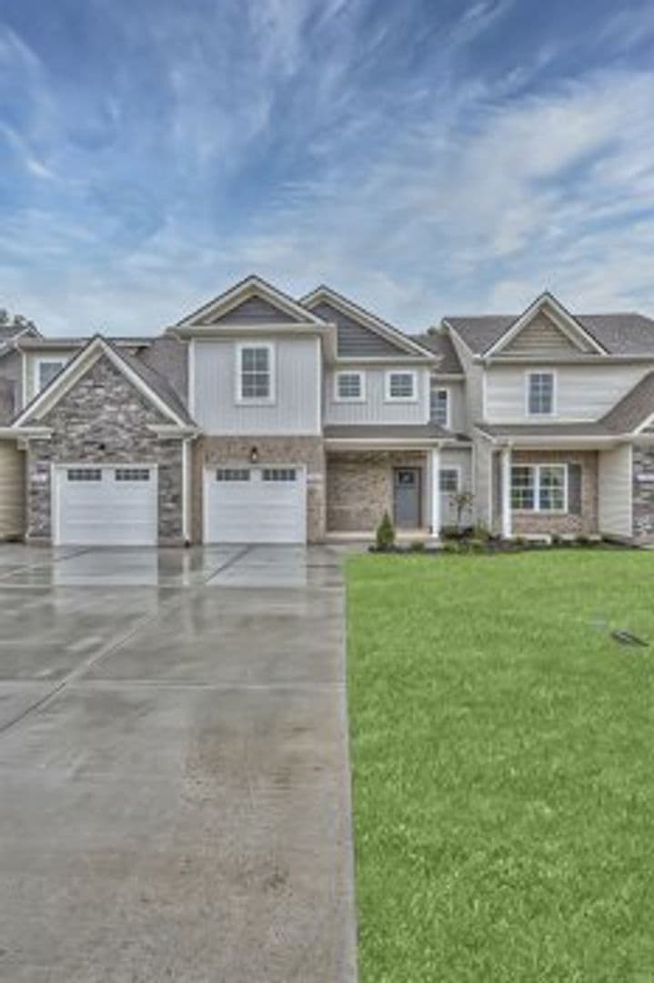 Manchester House: 175 Creek Wood Rd
