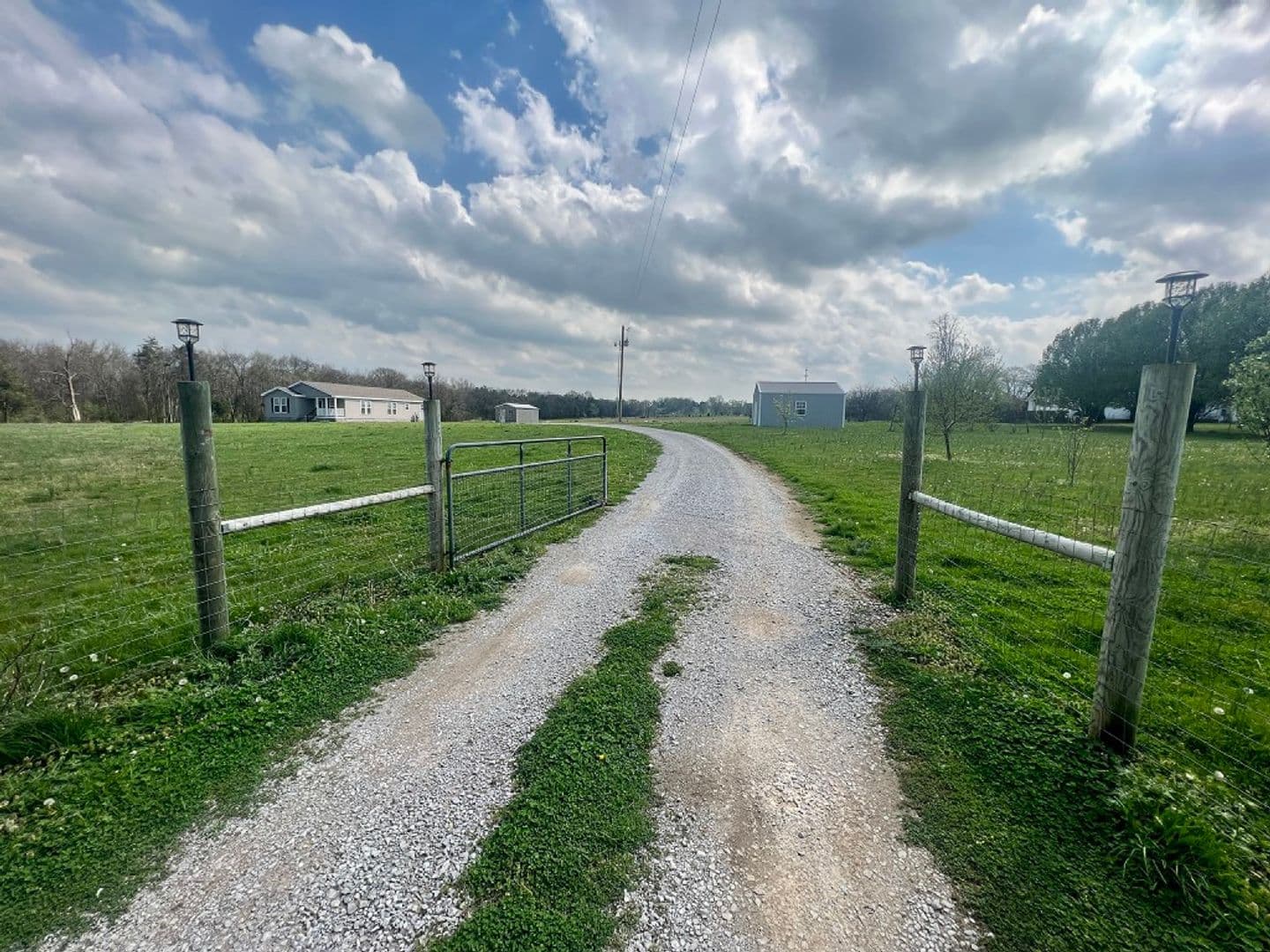 Shelbyville House: 1625 Hwy 64 W