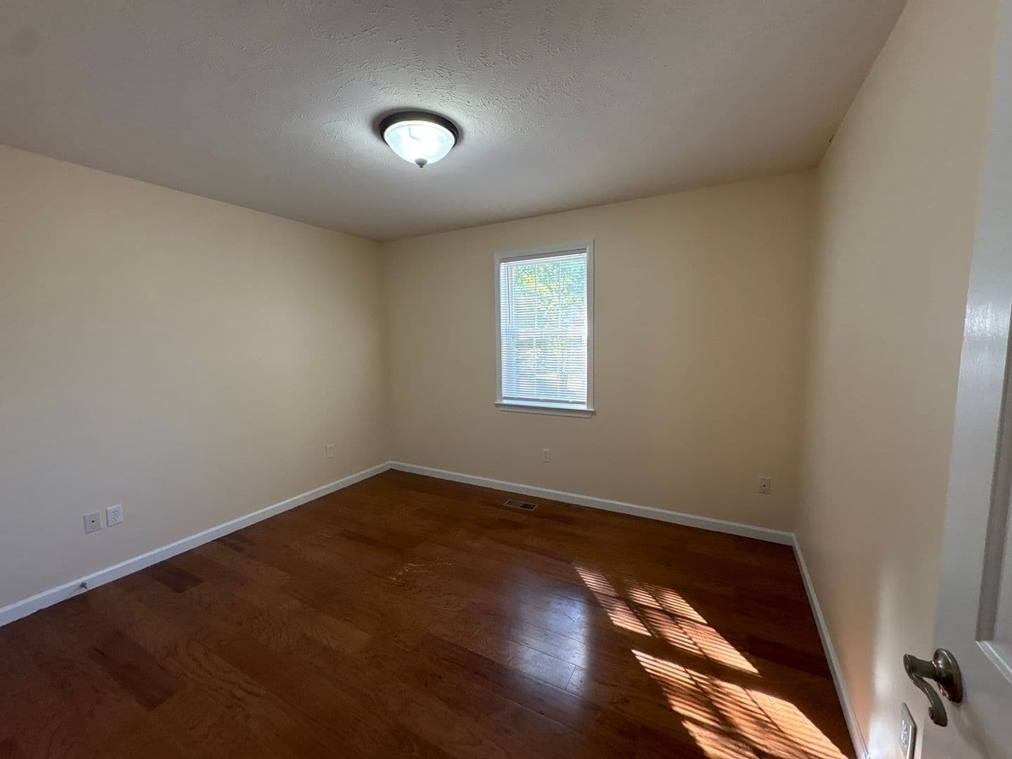 Manchester House: 1503 5th Avenue