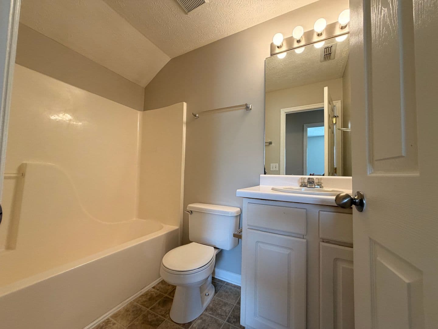 Murfreesboro House: 1836 Antebellum Drive