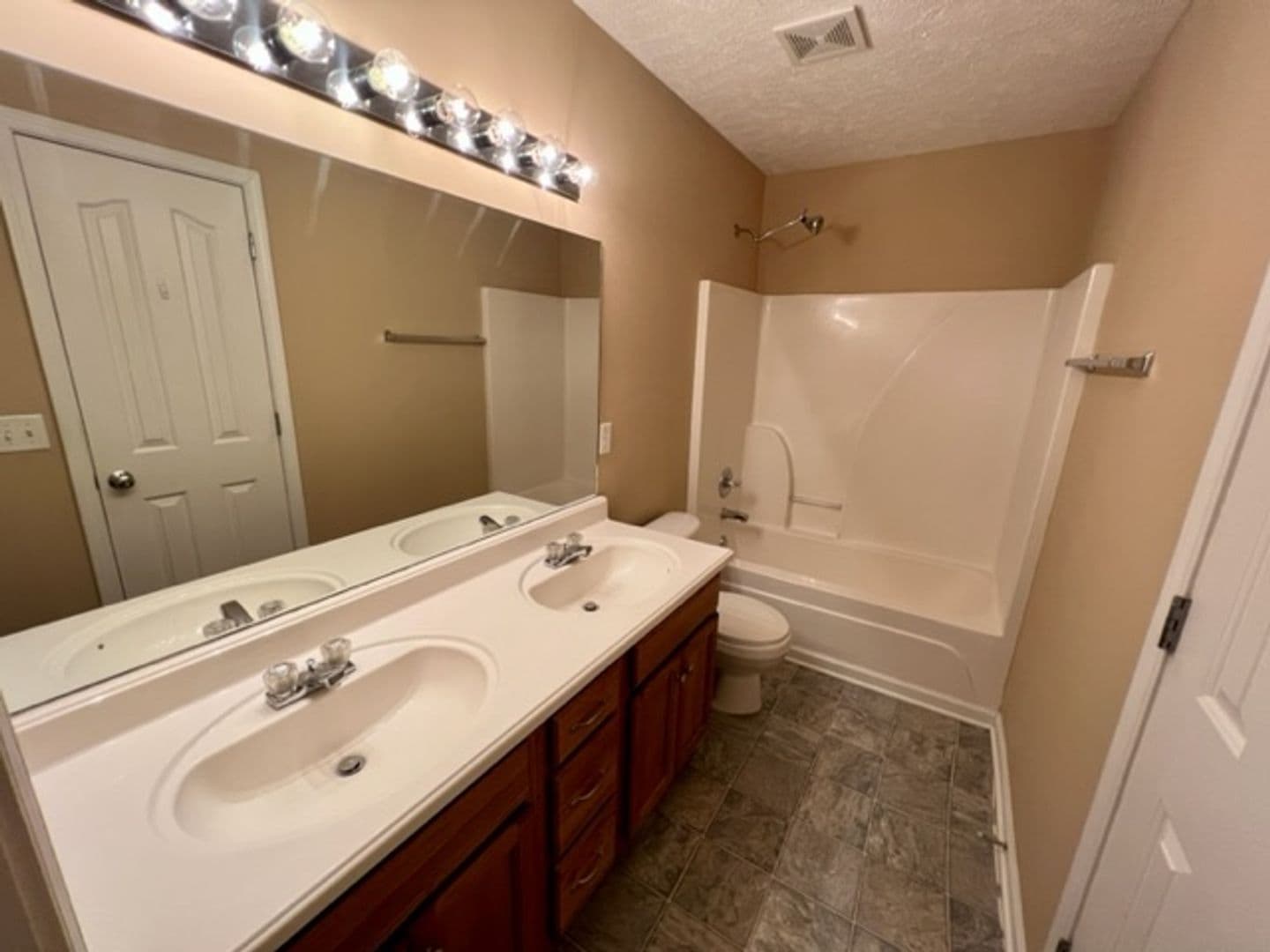 Murfreesboro House: 1119 Eastwoods Drive