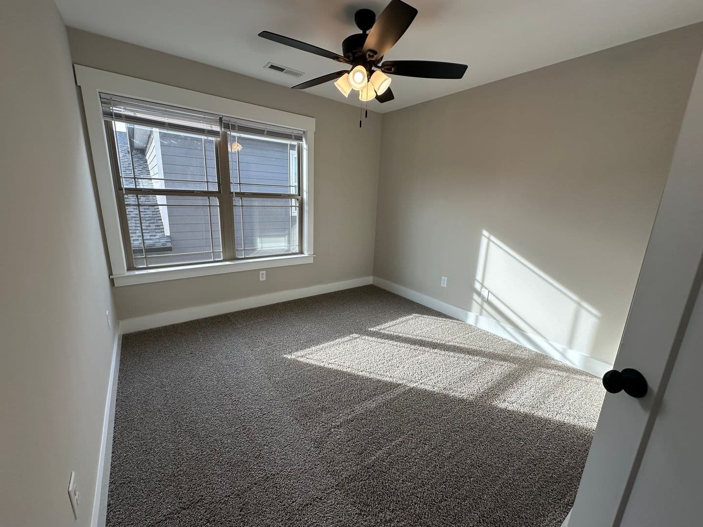 Ringgold House: 537 Willow Grove Court