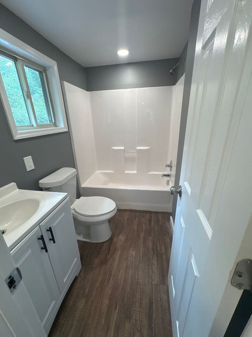 Winchester Apartment: 408 3rd Avenue NW