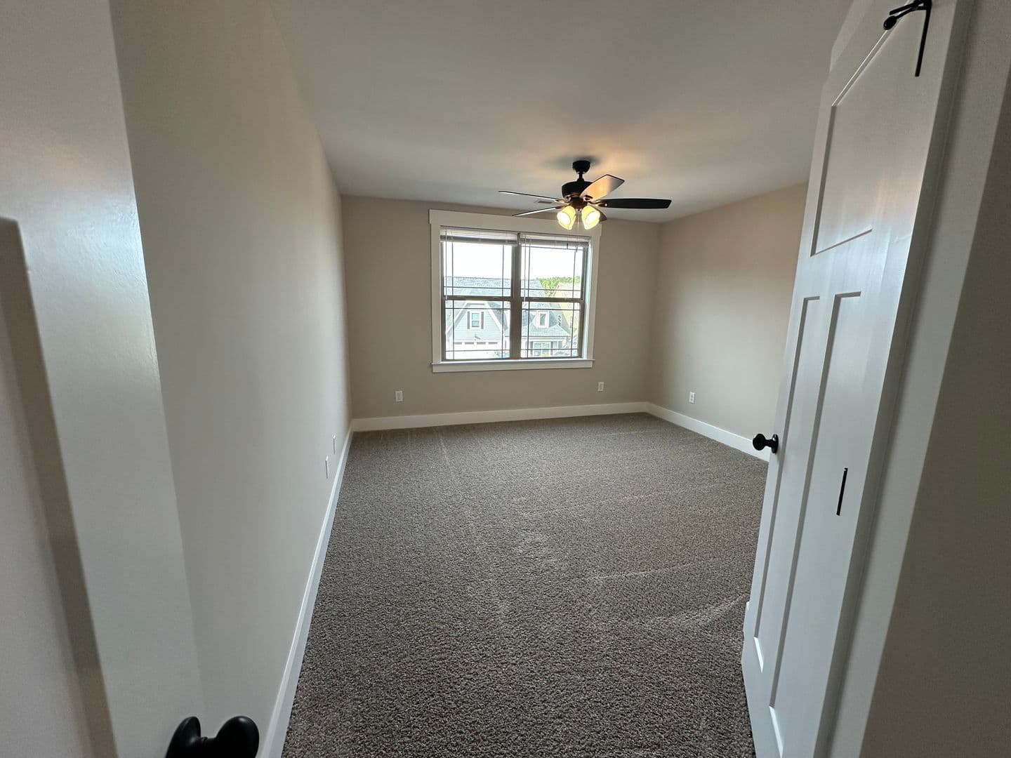 Ringgold House: 537 Willow Grove Court
