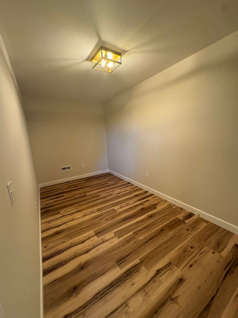 Decherd House: 211 Majestic Drive