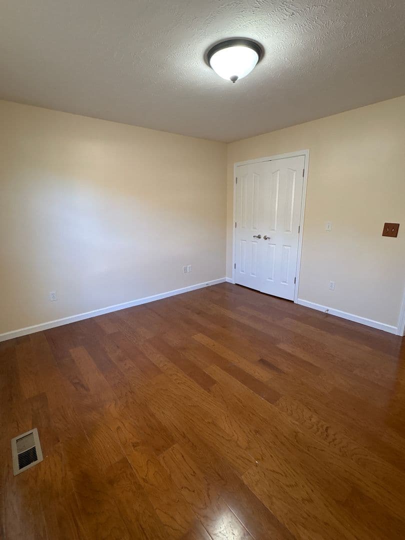 Manchester House: 1503 5th Avenue