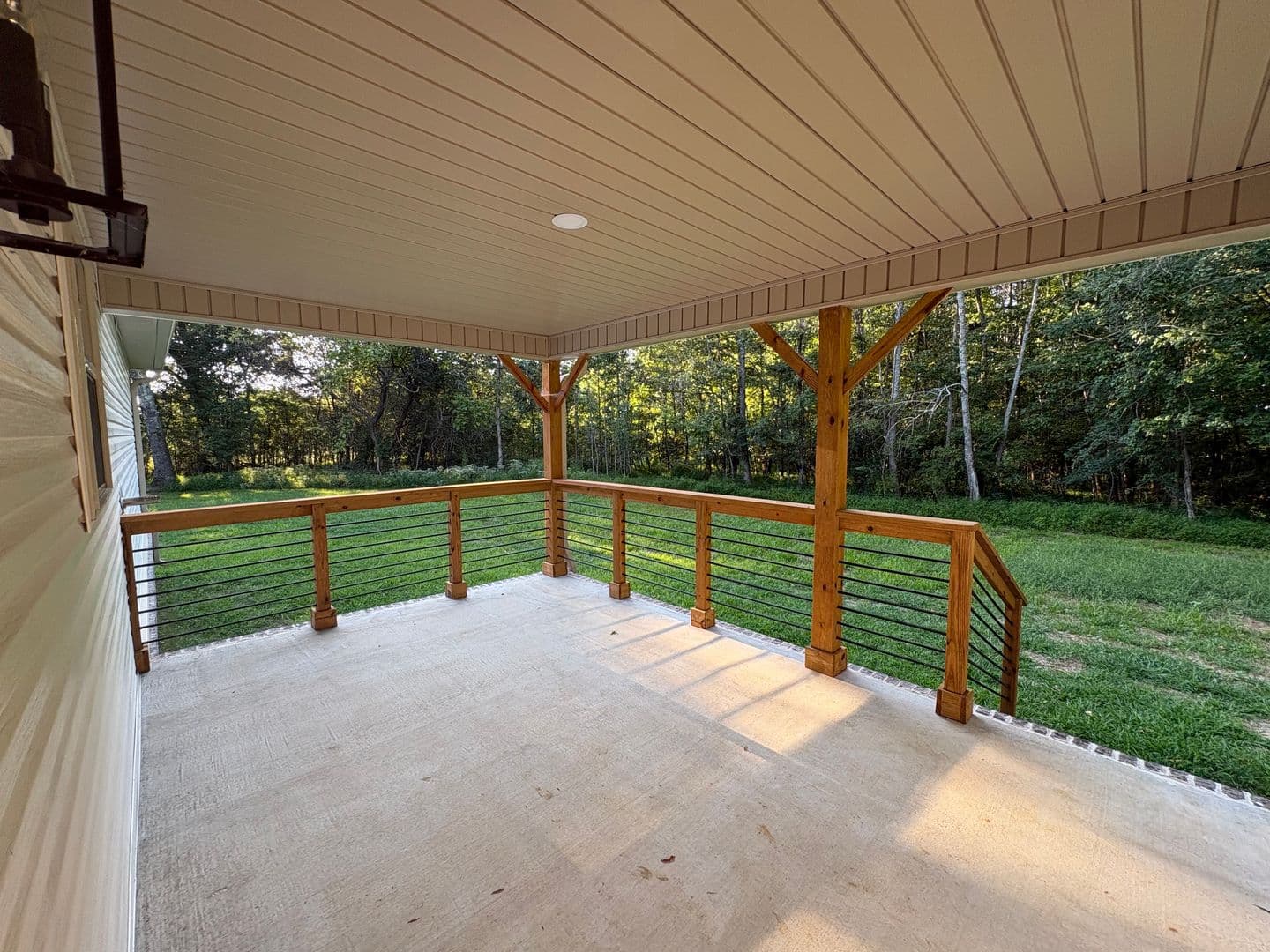 Decherd House: 211 Majestic Drive