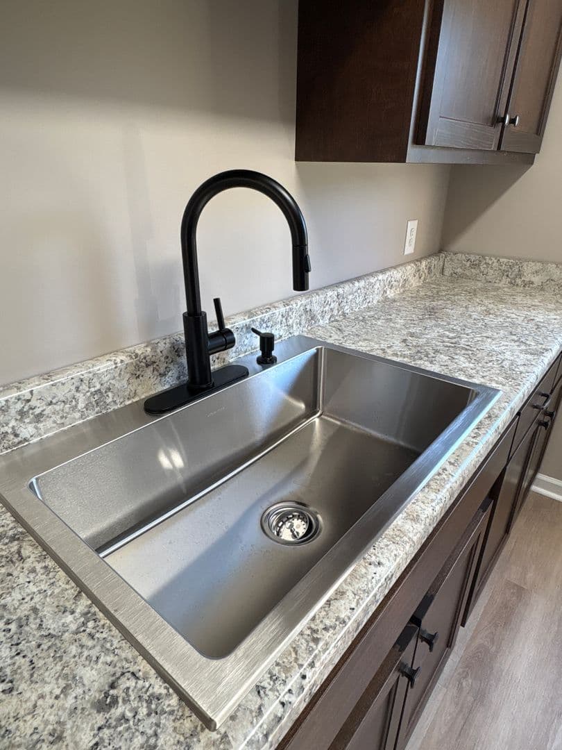 Manchester Apartment: 1109 S Spring St.
