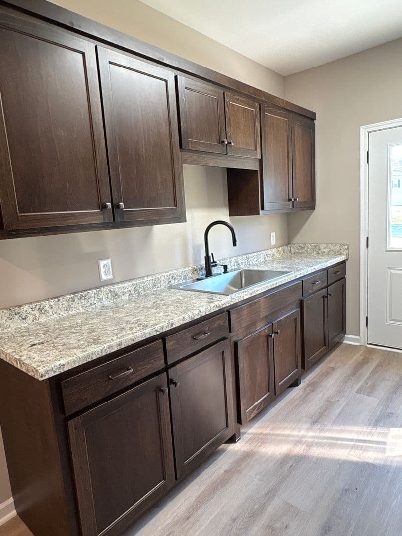 Manchester Apartment: 1109 S Spring St.
