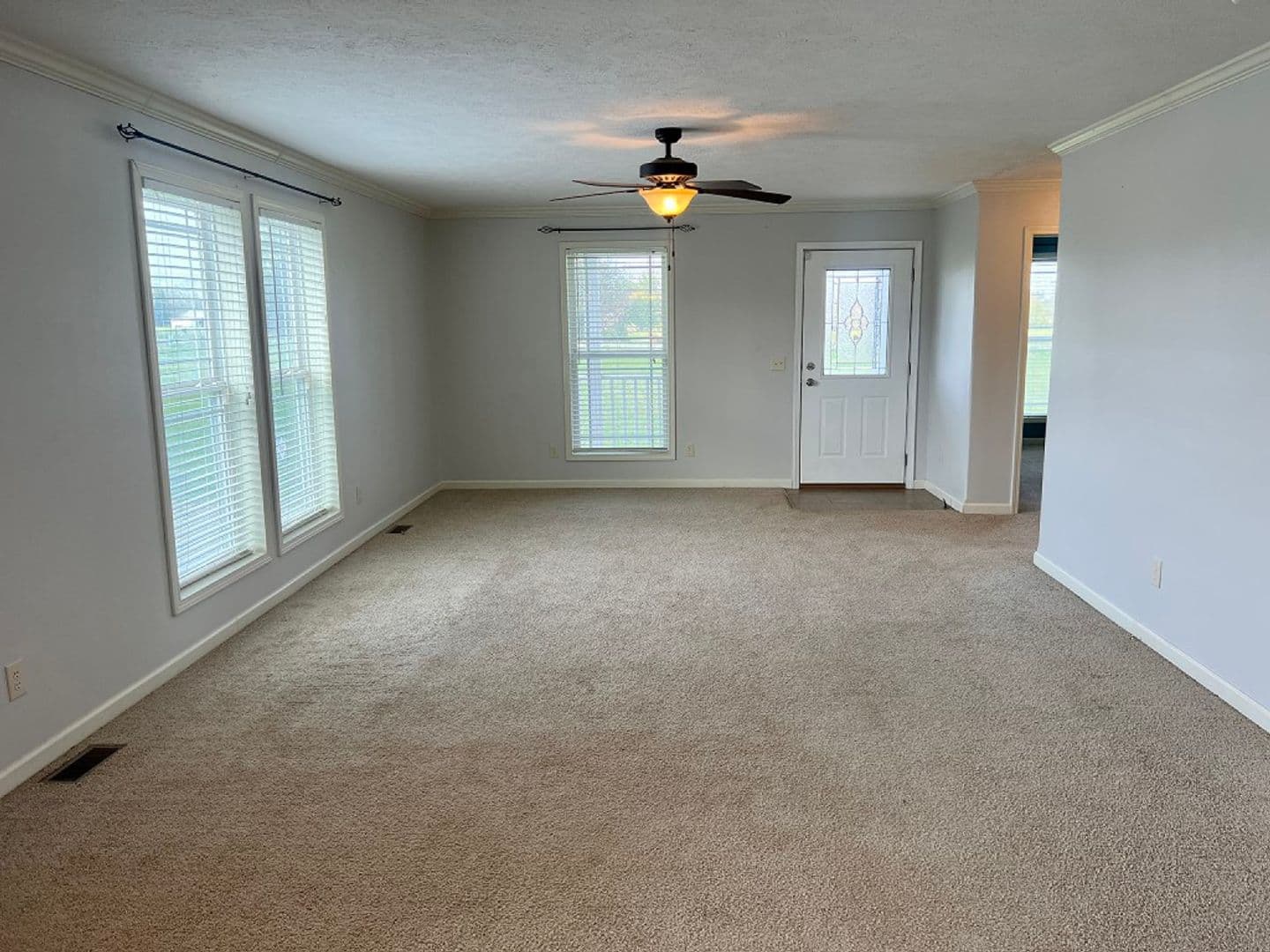 Shelbyville House: 1625 Hwy 64 W