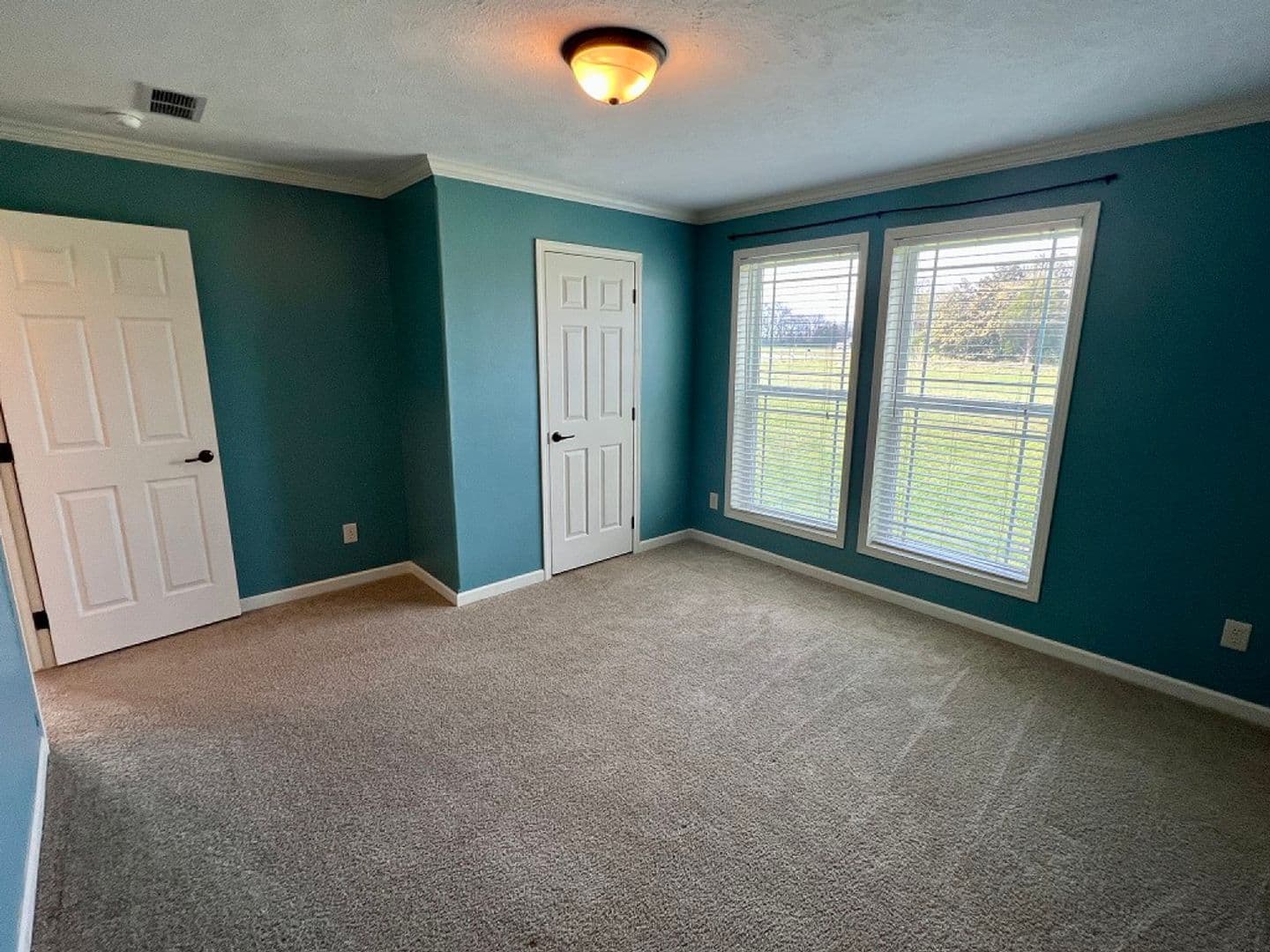 Shelbyville House: 1625 Hwy 64 W
