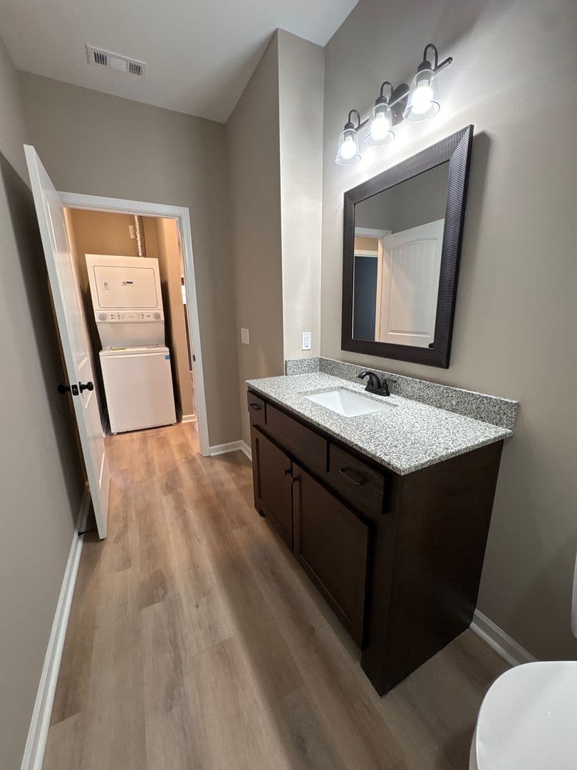 Manchester Apartment: 1109 S Spring St.