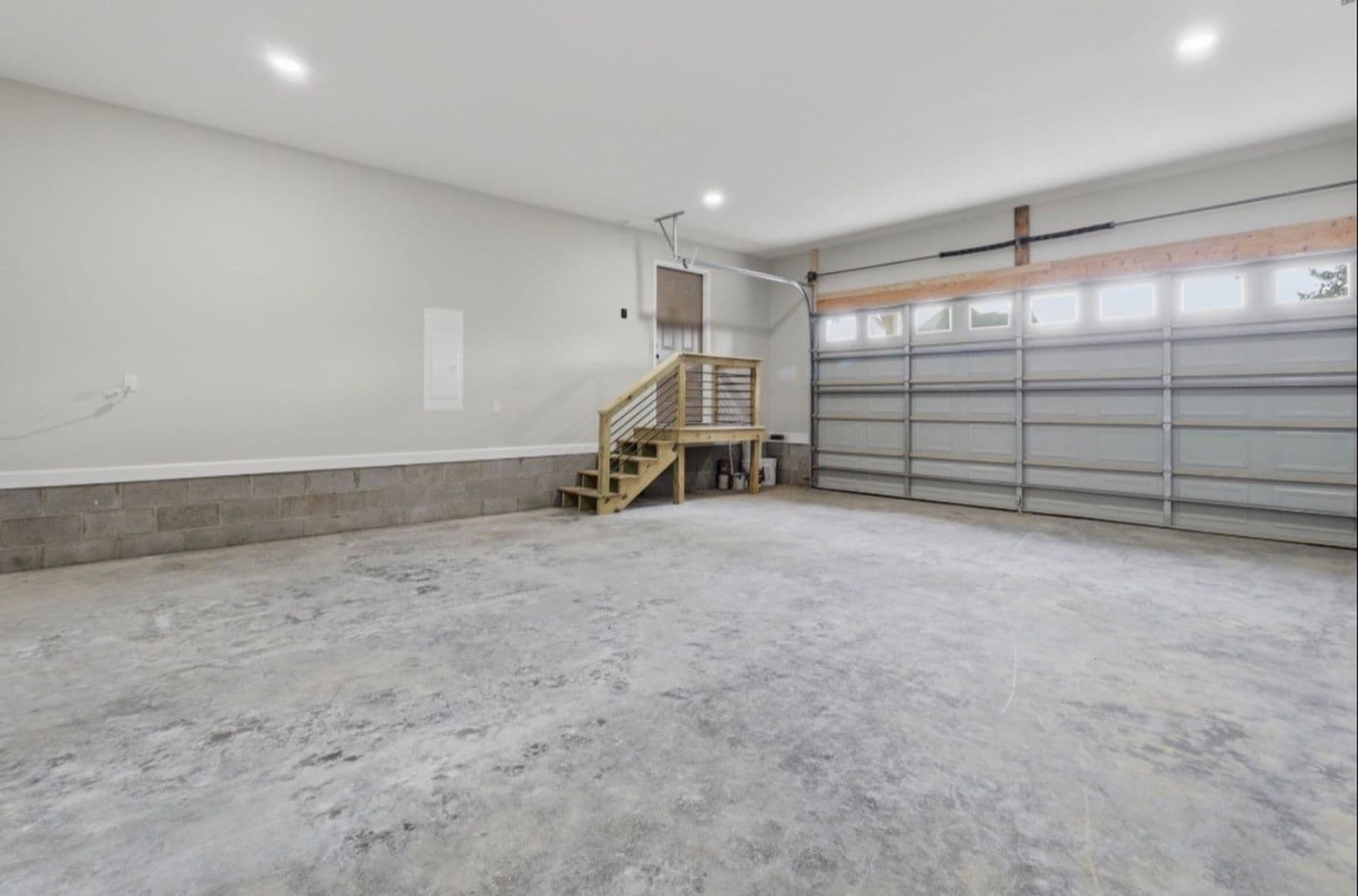 Decherd House: 211 Majestic Drive