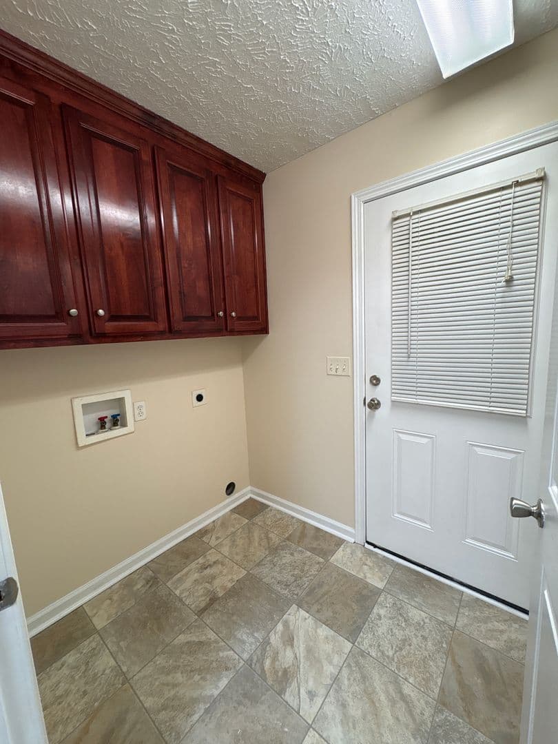 Manchester House: 173 Forrestwood Drive