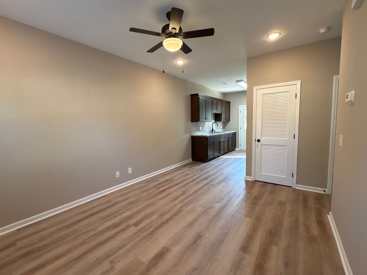 Manchester Apartment: 1109 S Spring St.
