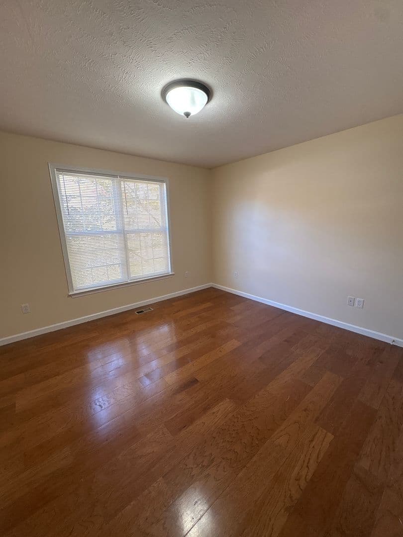 Manchester House: 1503 5th Avenue