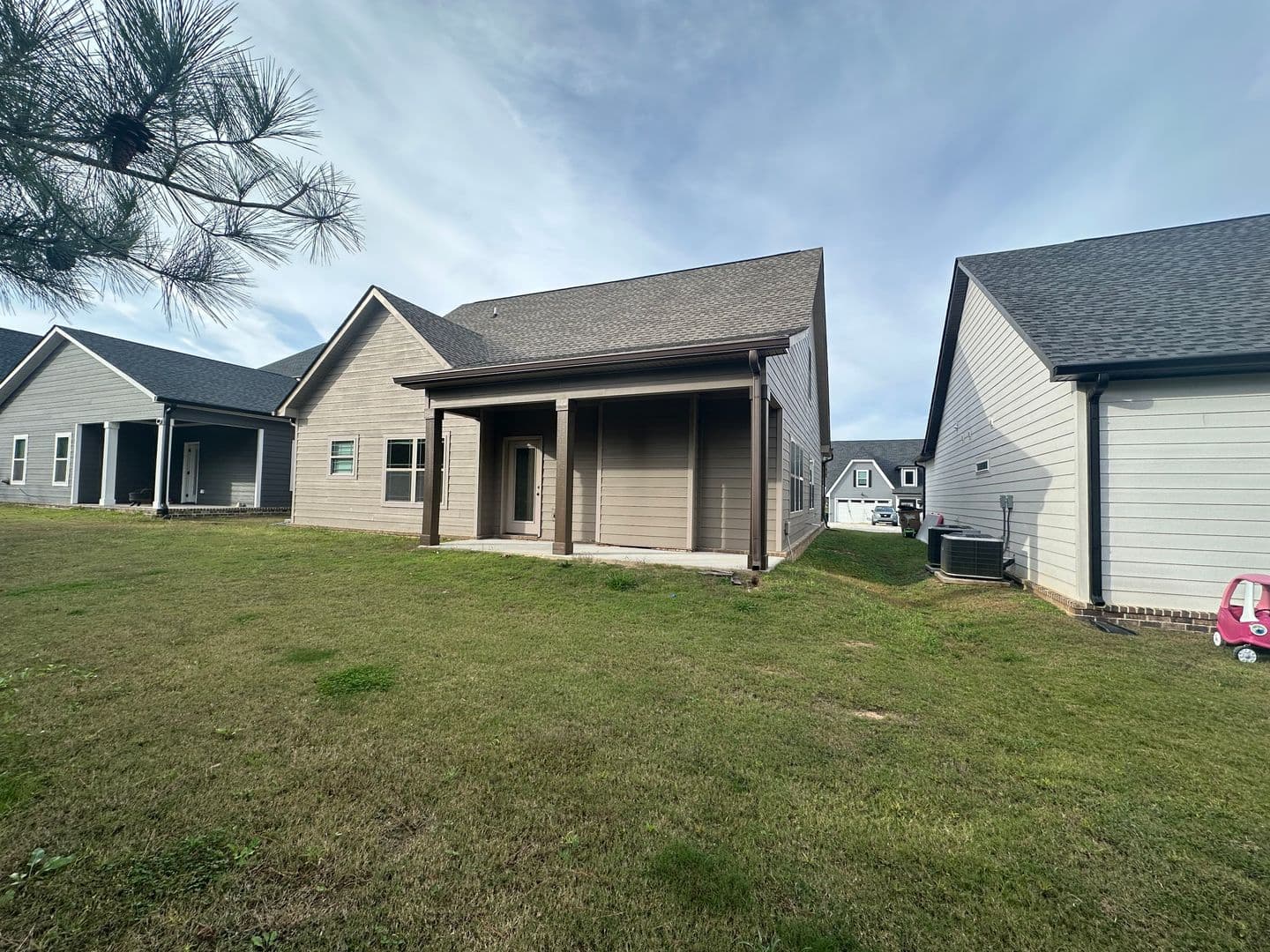 Ringgold House: 537 Willow Grove Court