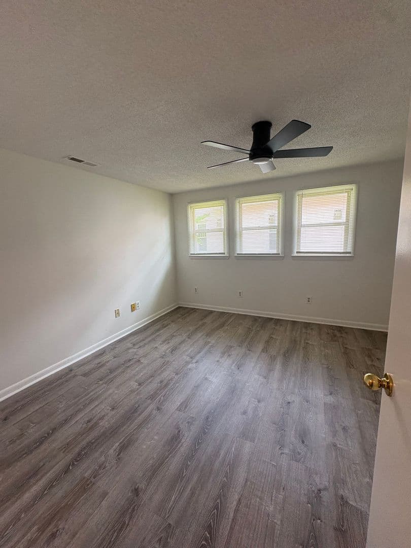 Winchester Apartment: 408 3rd Avenue NW
