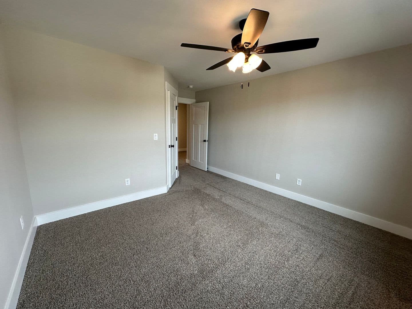 Ringgold House: 537 Willow Grove Court