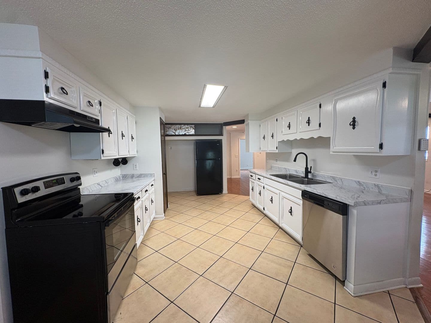 Winchester Apartment: 408 3rd Avenue NW