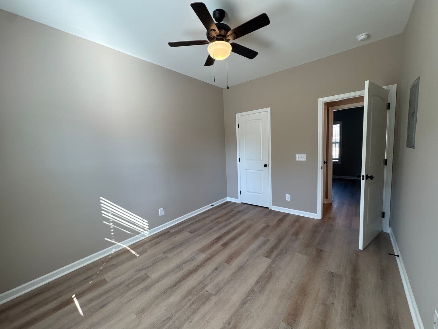 Manchester Apartment: 1109 S Spring St.