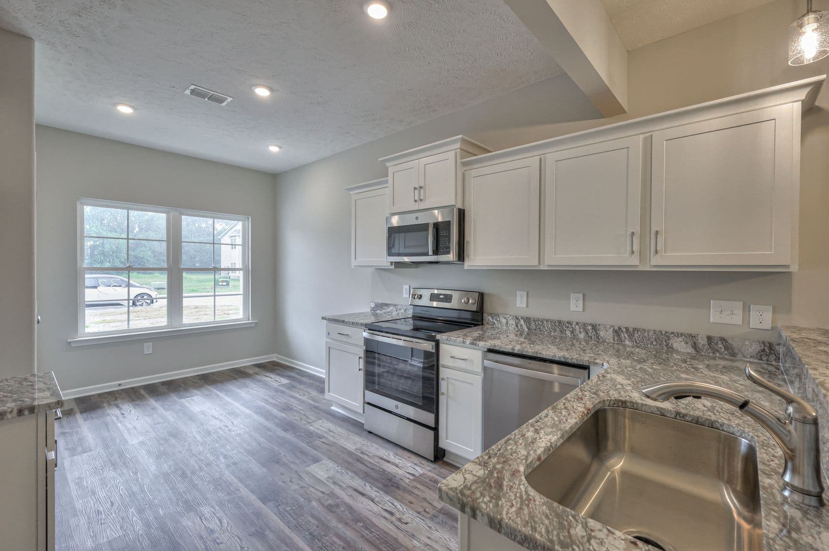 Manchester Townhome: 230 Creek Wood Rd.