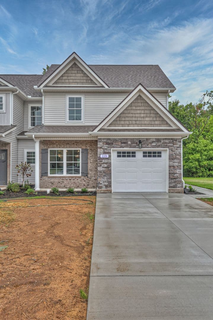Manchester Townhome: 230 Creek Wood Rd.