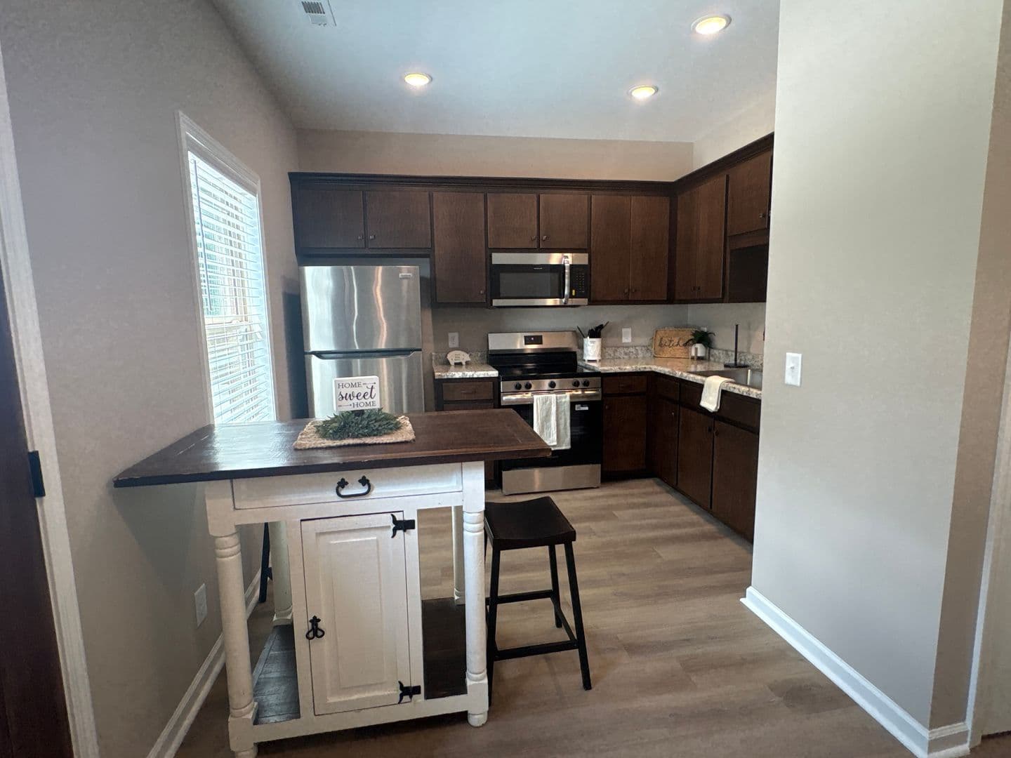 Manchester Apartment: 513 West End Circle