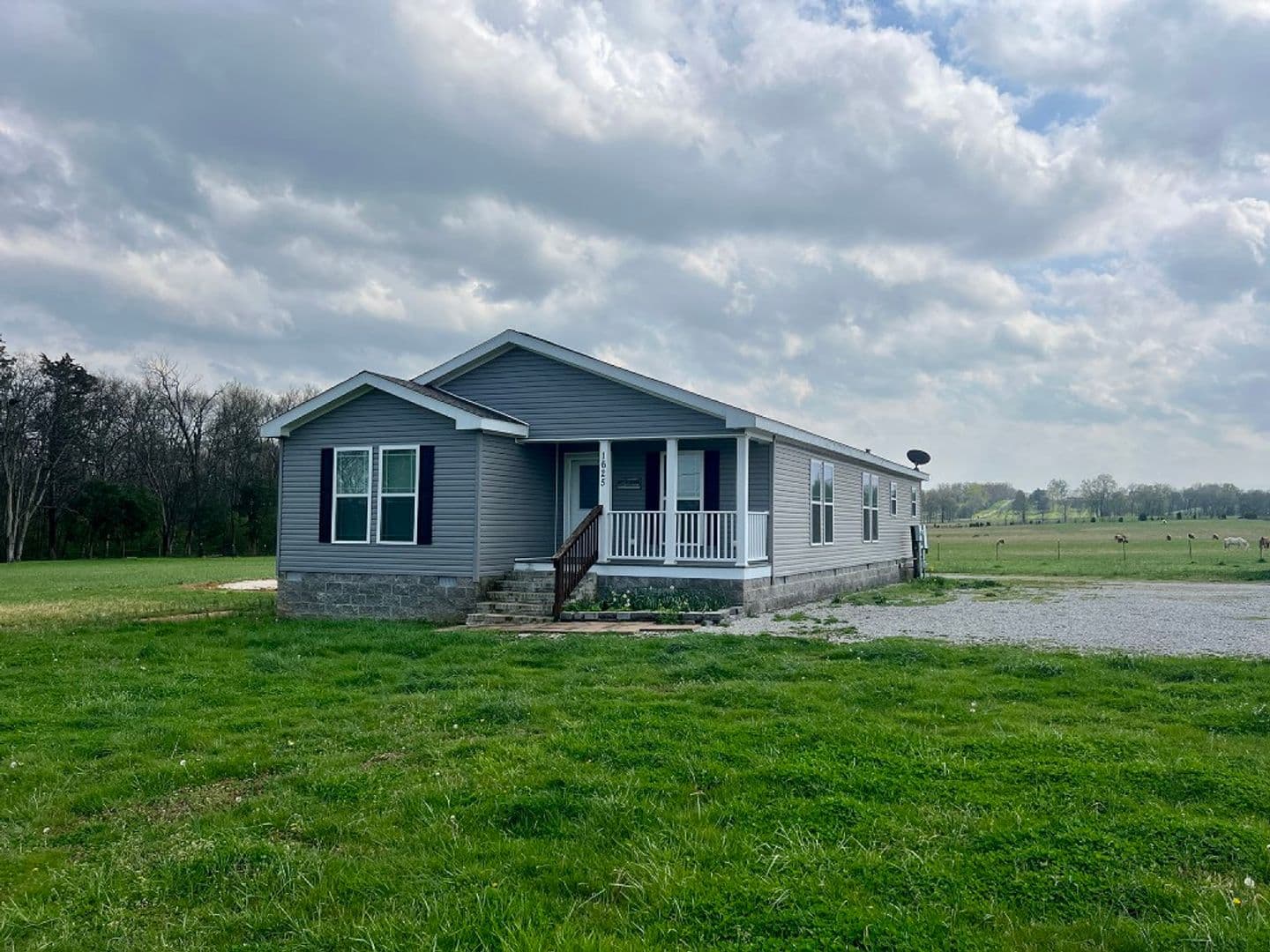 Shelbyville House: 1625 Hwy 64 W