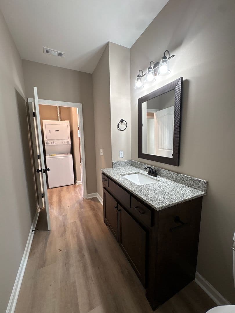Manchester Apartment: 1109 S Spring St.