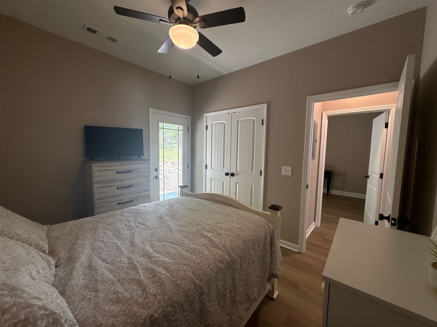 Manchester Apartment: 513 West End Circle